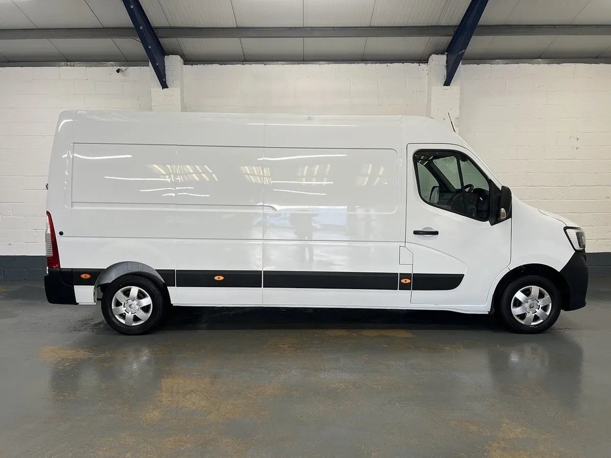 2023 Renault Master Panel Van - Image 1