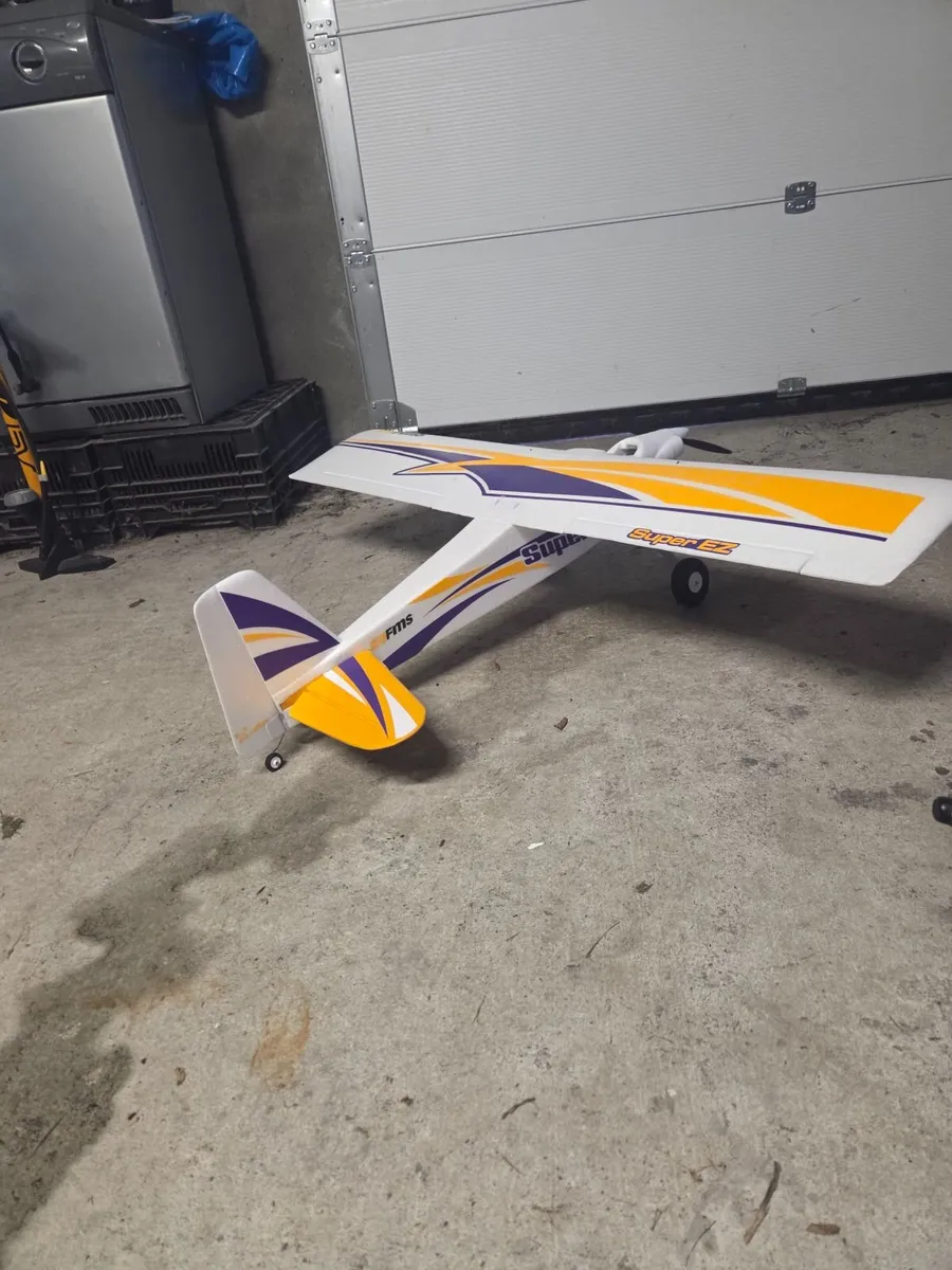 Rc plane with controller and charger - Image 3