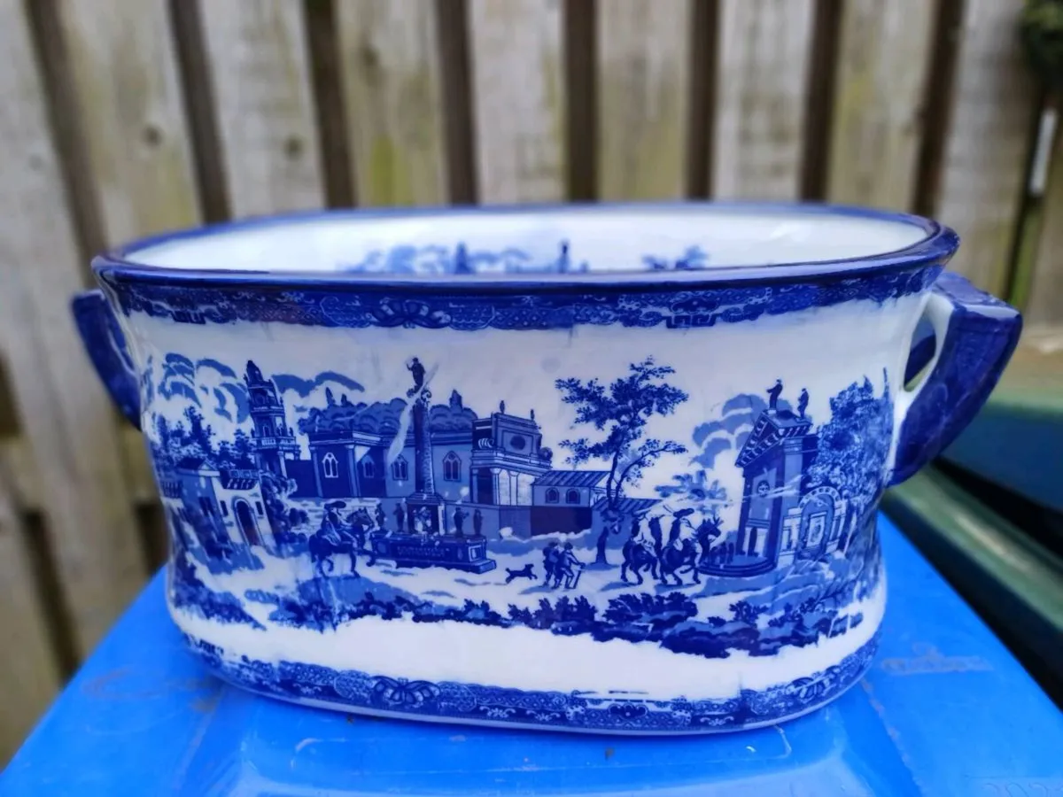 Large Victoria Ware Porcelain Footbath - Image 1