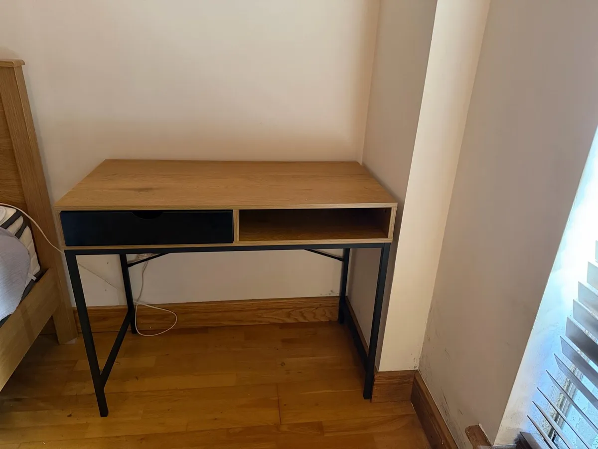 Office desk and chair - Image 4