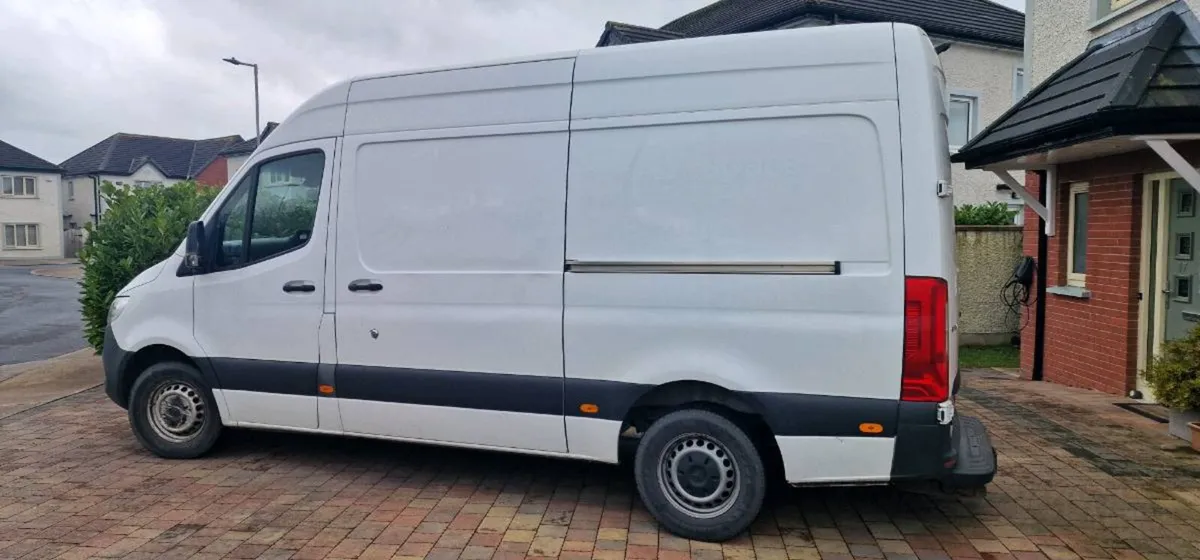 Mercedes Van - Image 3