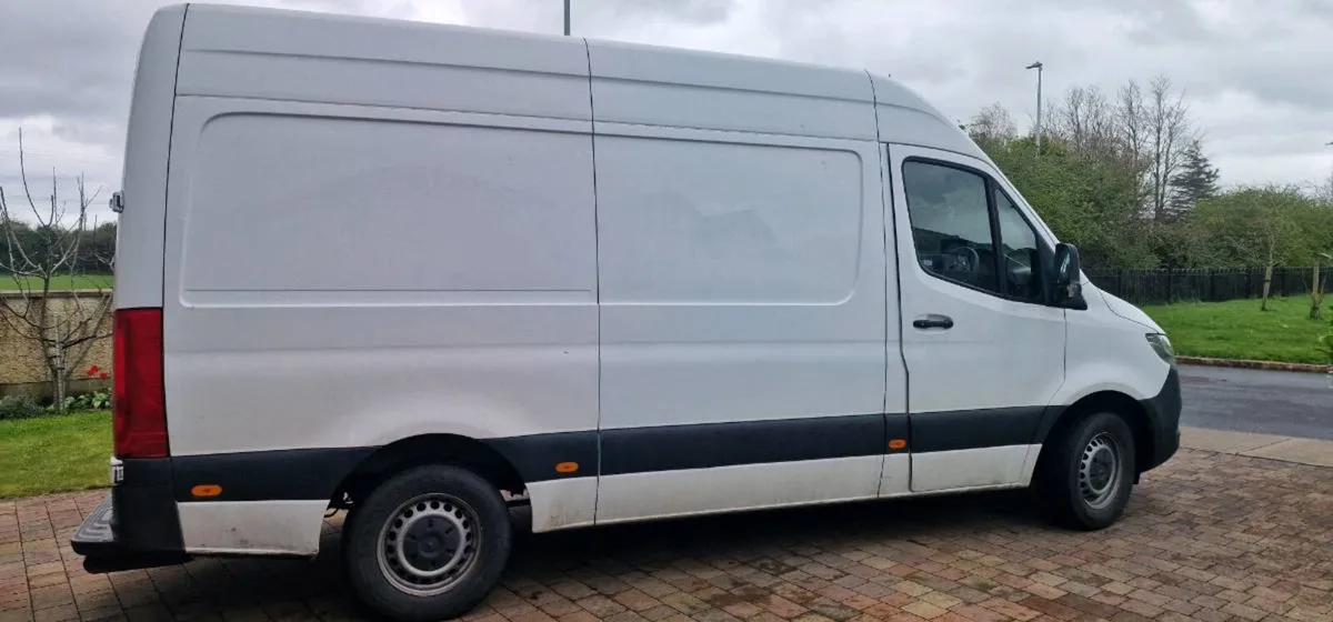 Mercedes Van - Image 2