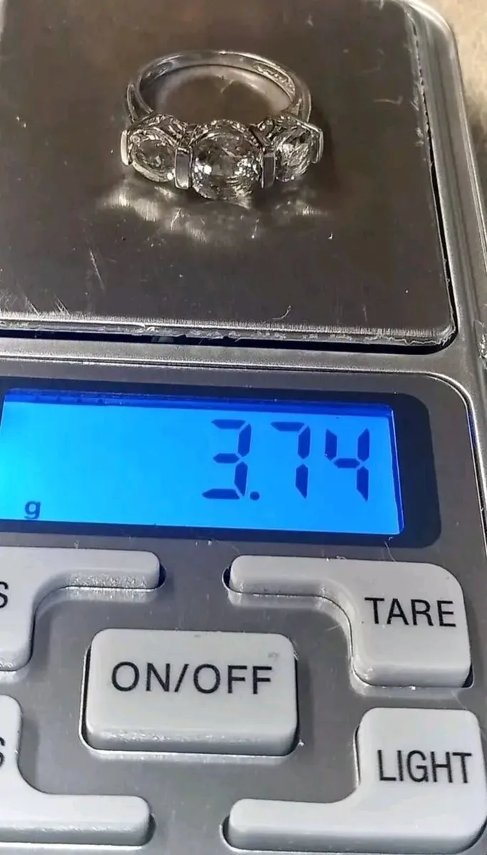 Beautiful Dress Ring - Image 3