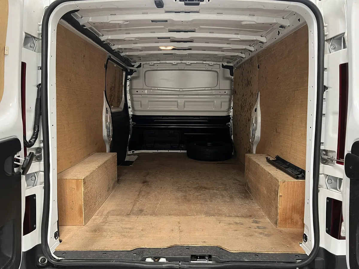 2022 Renault Trafic Panel Van - Image 2