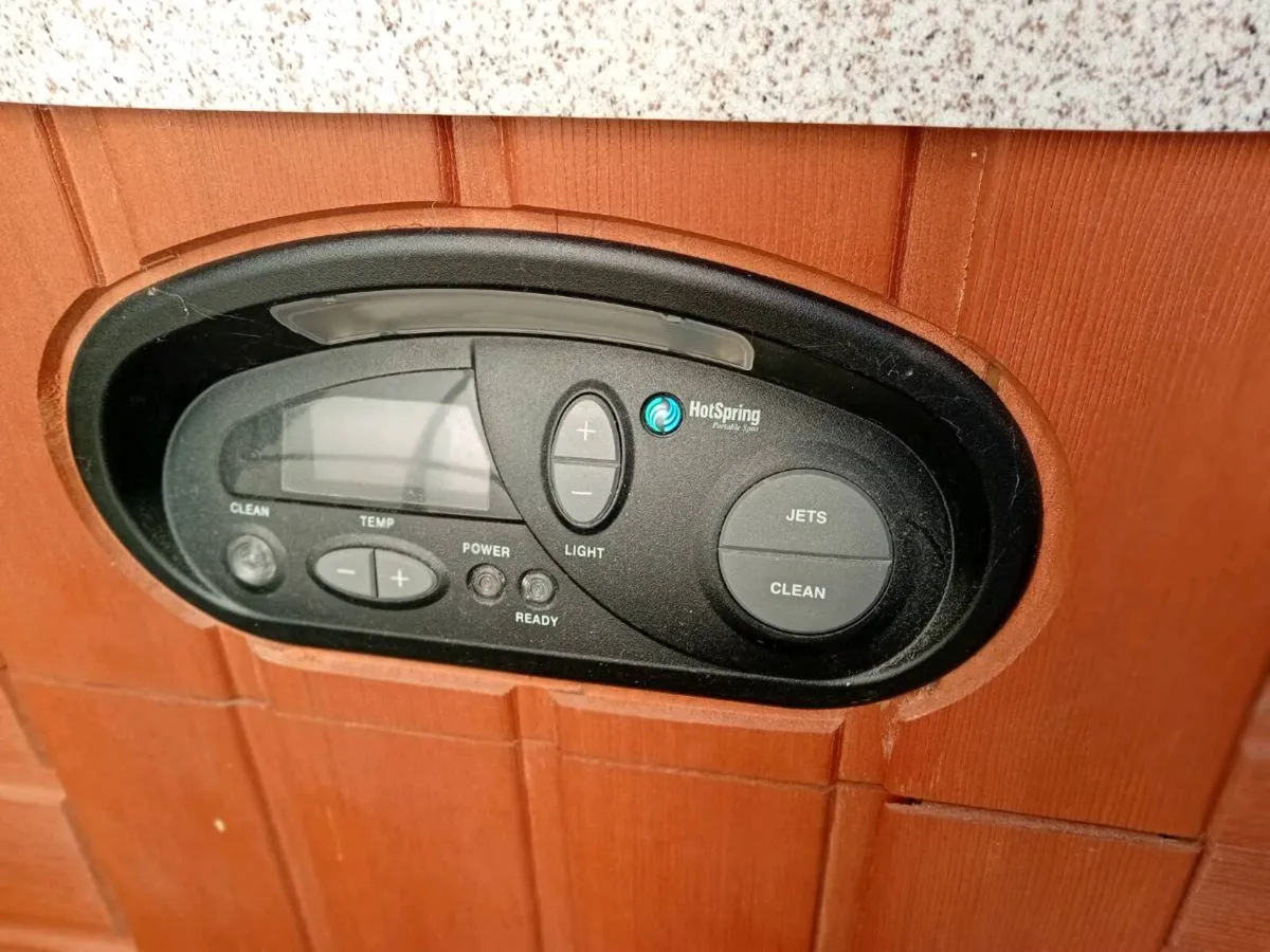 Hot Tub,5 Person. - Image 1