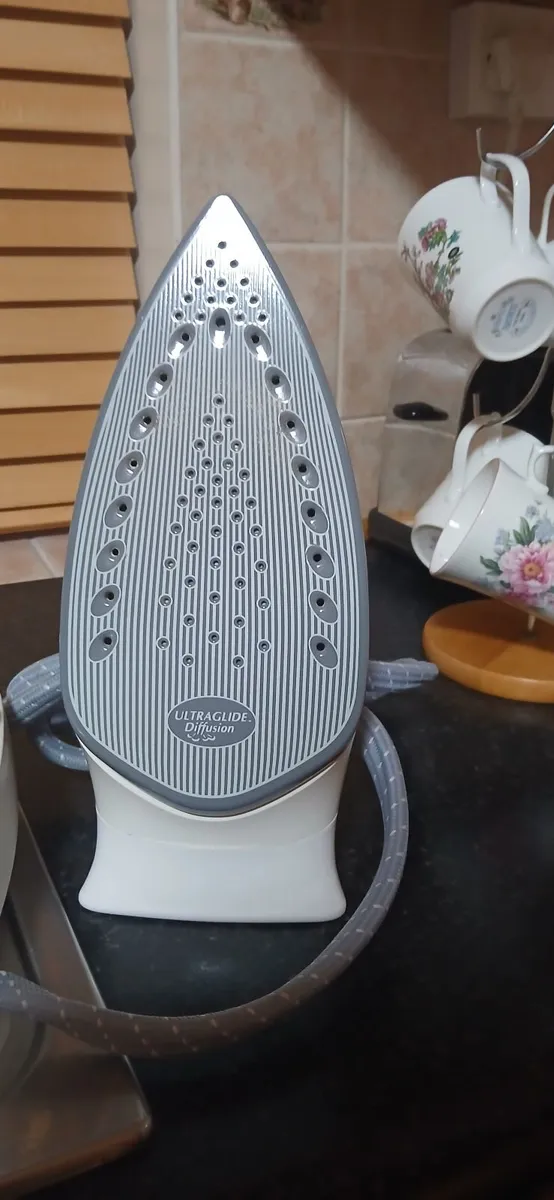 Tefal Pro  Plus Steam Iron - Image 2