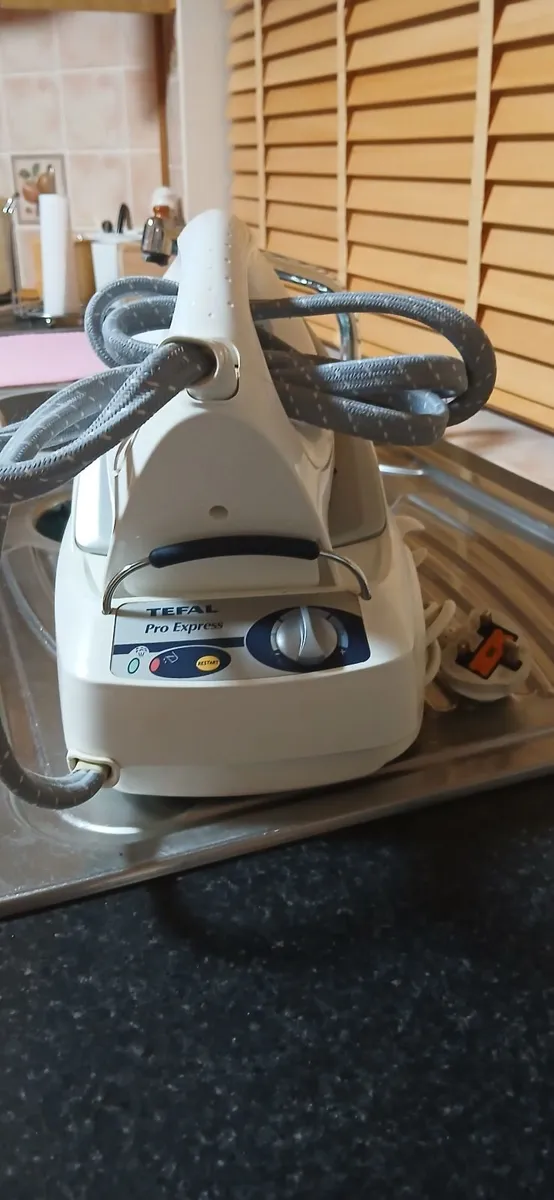 Tefal Pro  Plus Steam Iron - Image 3