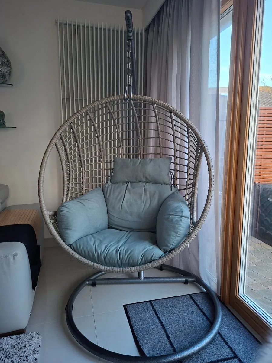 Hanging Egg Chair - Image 1