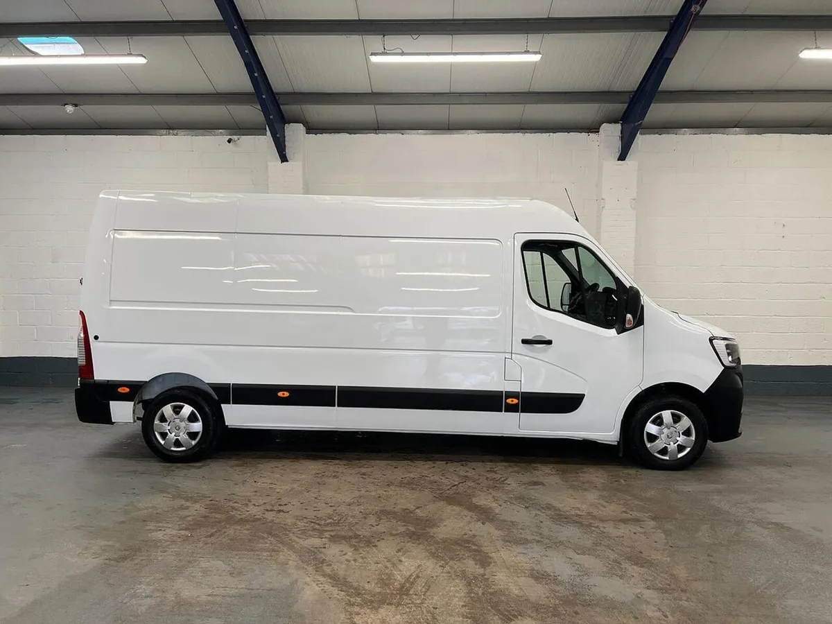 2023 Renault Master Panel Van - Image 1