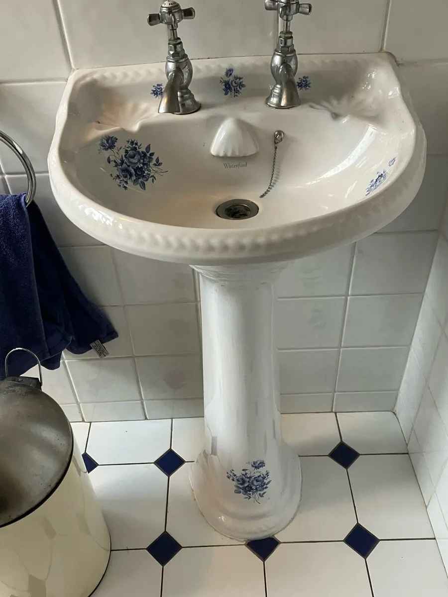 Matching Toilet and sink - Image 1