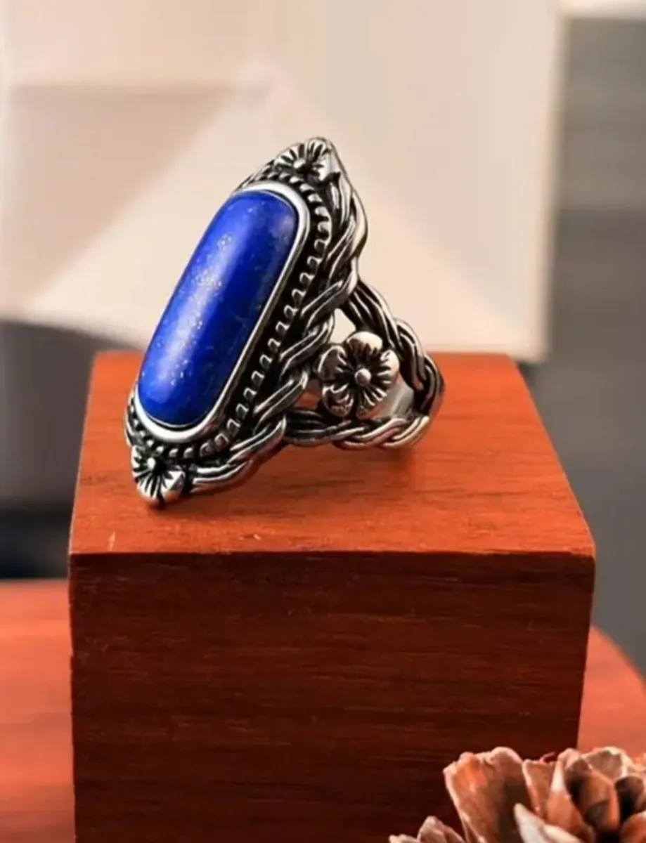 Beautiful Dress Ring - Image 2