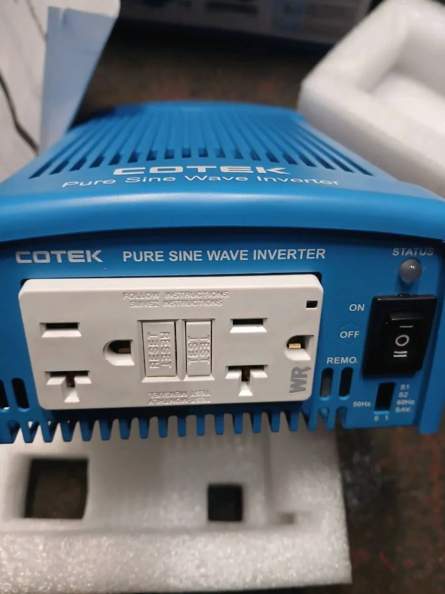 Pure  sine wave lnvrter brand new in the box - Image 3