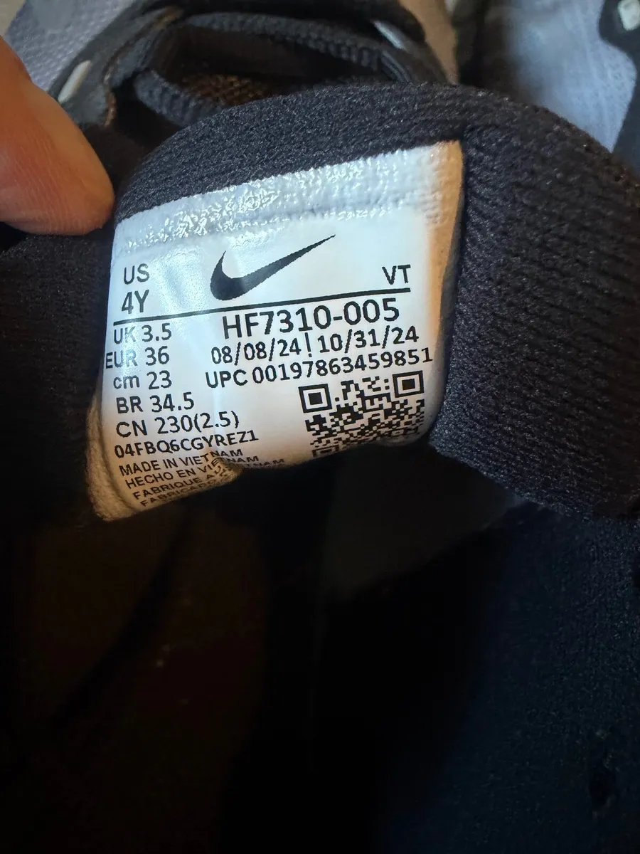 Nike air max junior kids  size 3.5 - Image 4