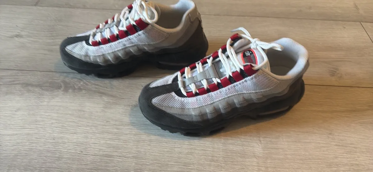 Nike air max Juniors  kids size 4 - Image 2