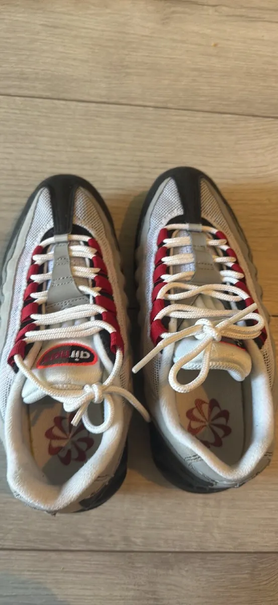 Nike air max Juniors  kids size 4 - Image 3