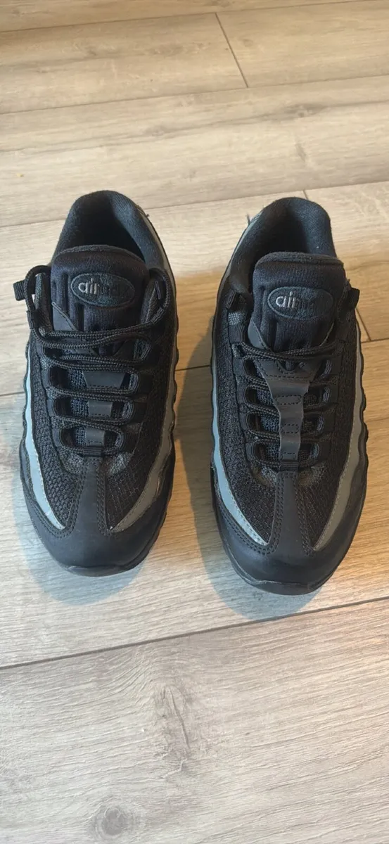 Nike air max Junior kids size 4 - Image 1