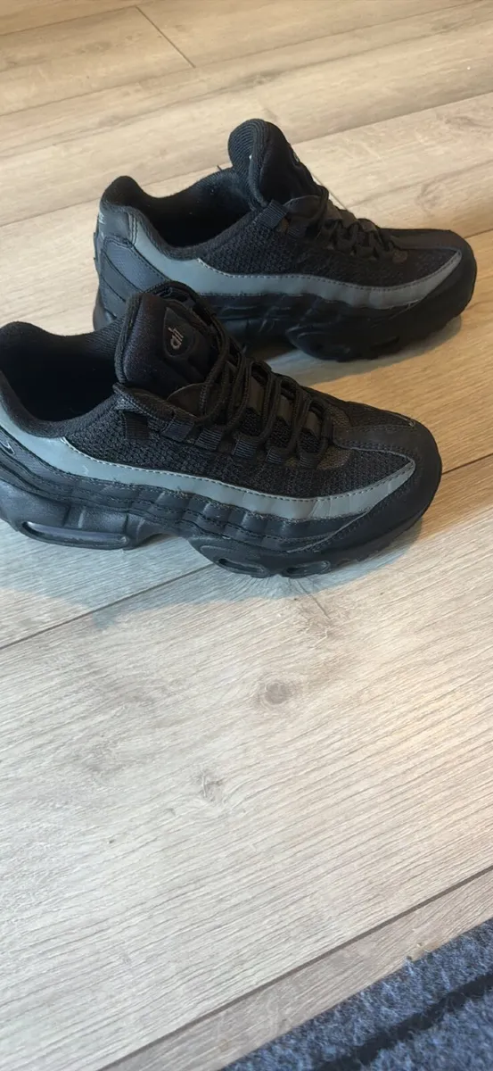 Nike air max Junior kids size 4 - Image 4