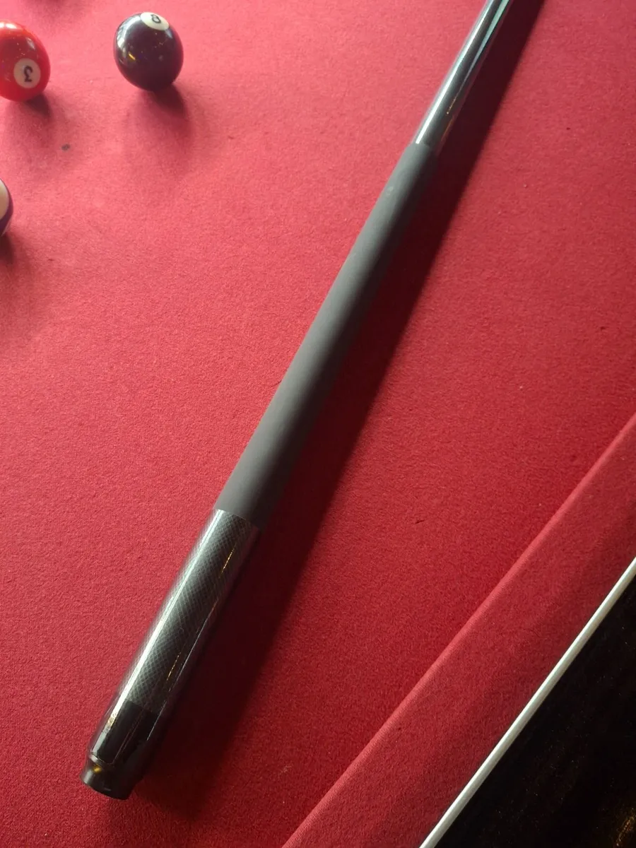 Carbon fibre pool cue /// - Image 2