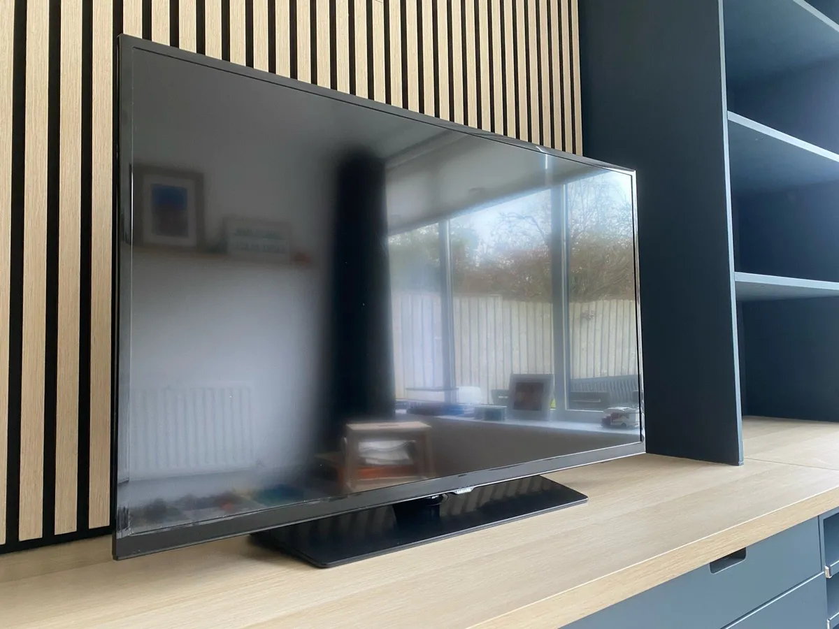 Samsung 42inch TV - Image 2