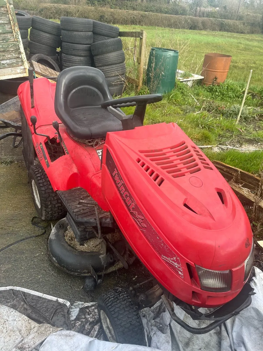 Castle garden lawnmower - Image 1