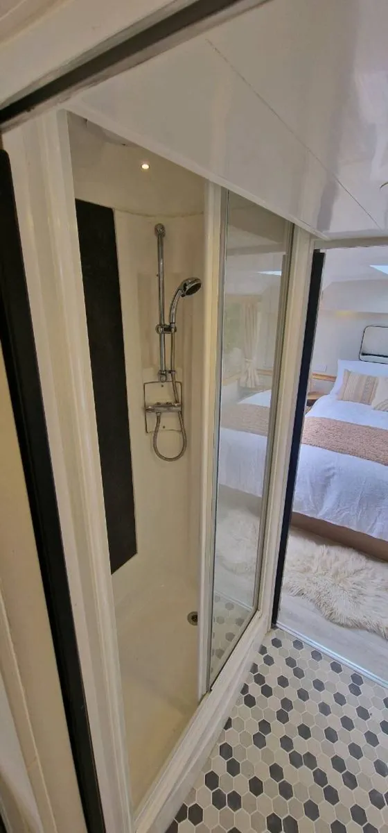 Newly Converted Luxury Coach

  - Image 4