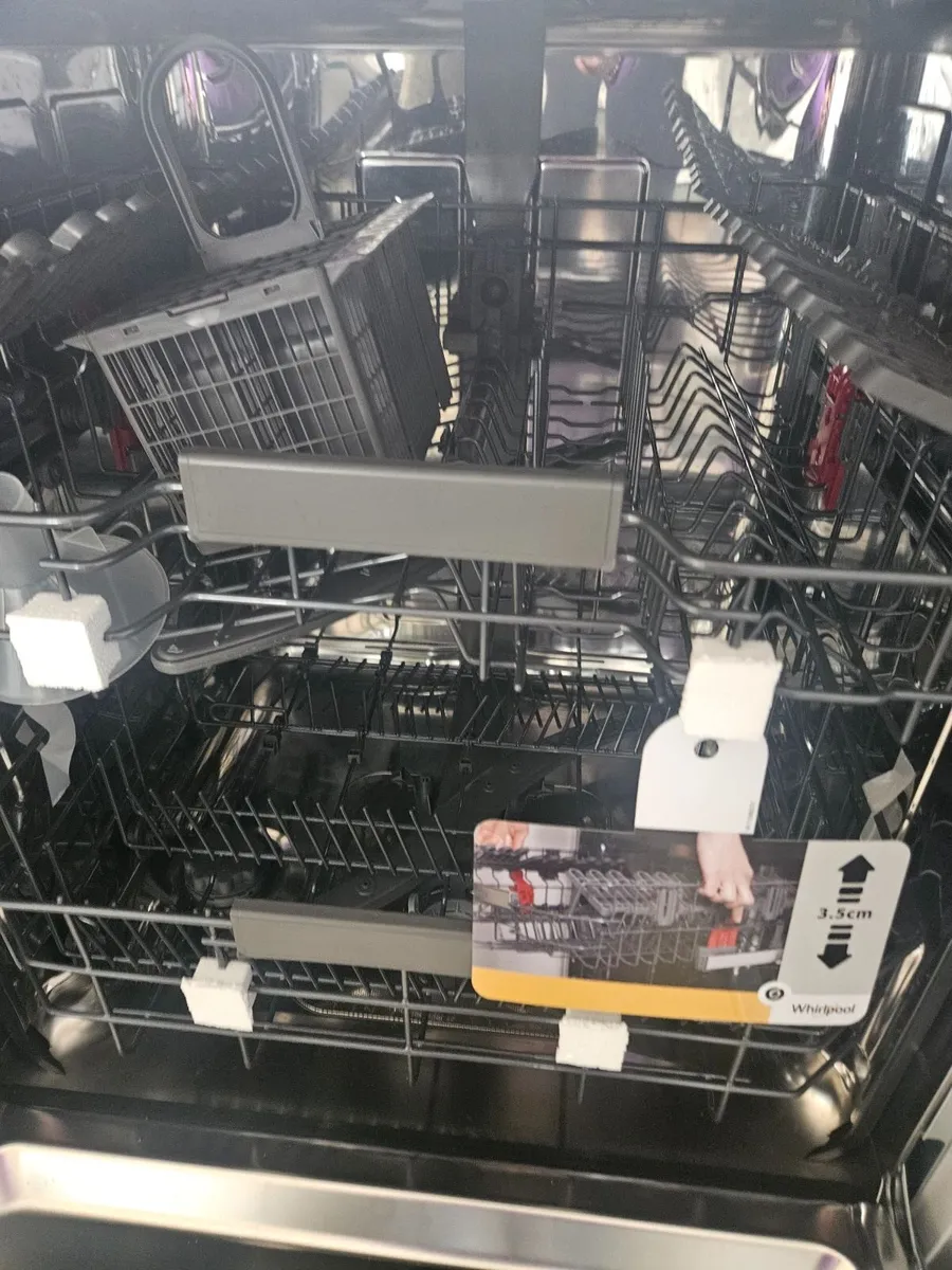 Whirlpool dishwasher integrated never used - Image 3