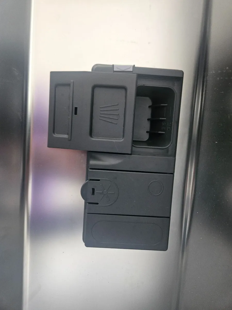 Whirlpool dishwasher integrated never used - Image 4