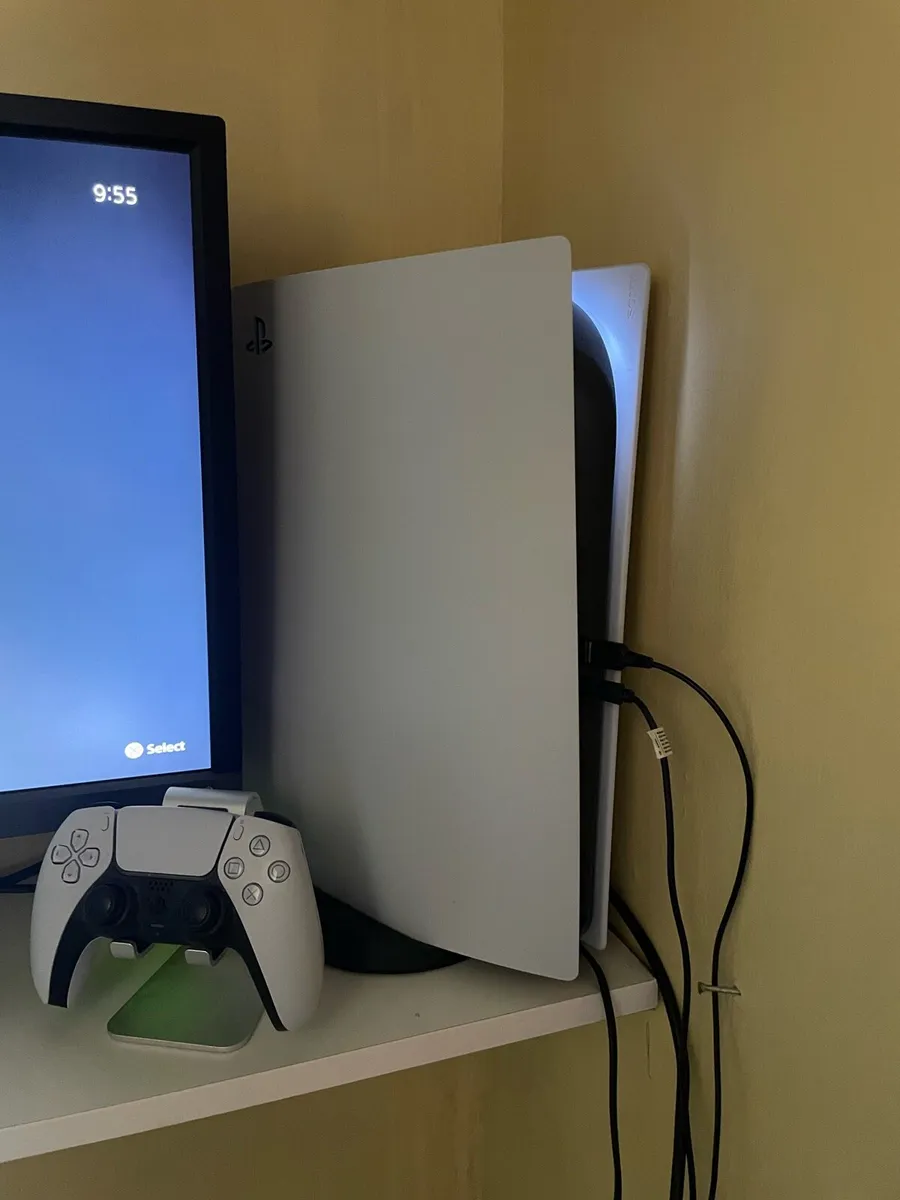 PlayStation 5 + Gaming monitor - Image 2