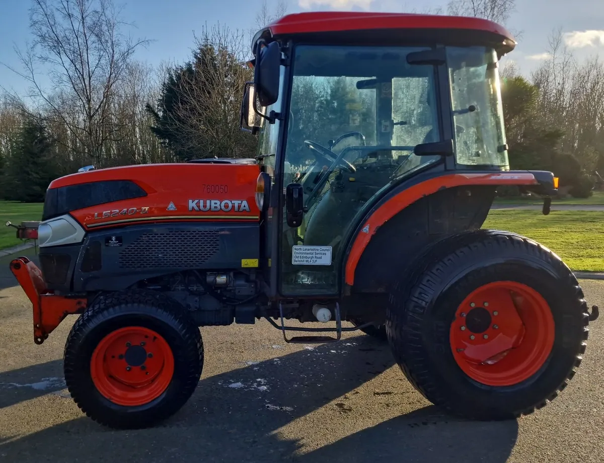 Kubota L5240-II 54hp Compact Tractor - Image 4