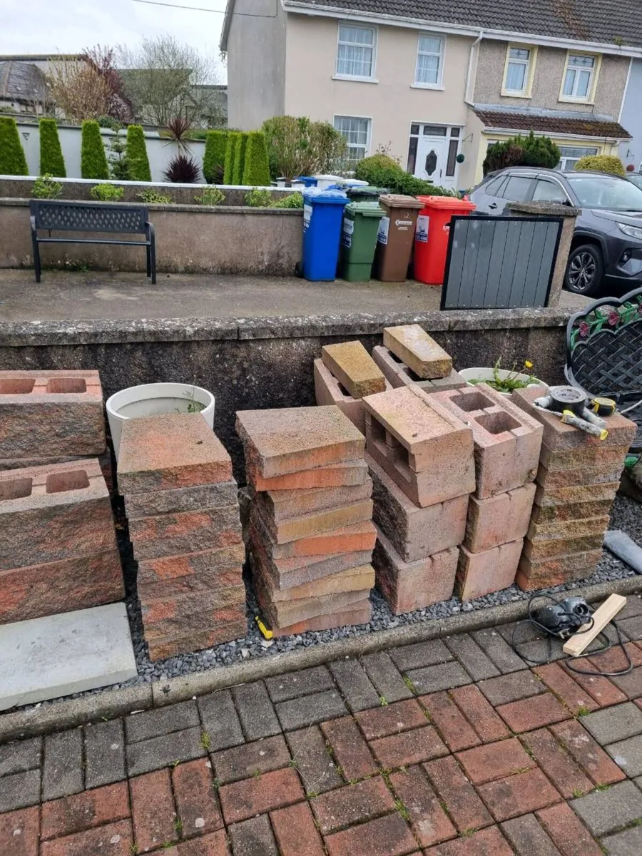 Blocks and capping - Image 3