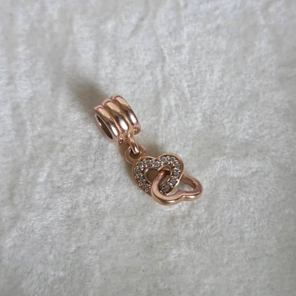 Pandora charm rose gold interlocking hearts - Image 1