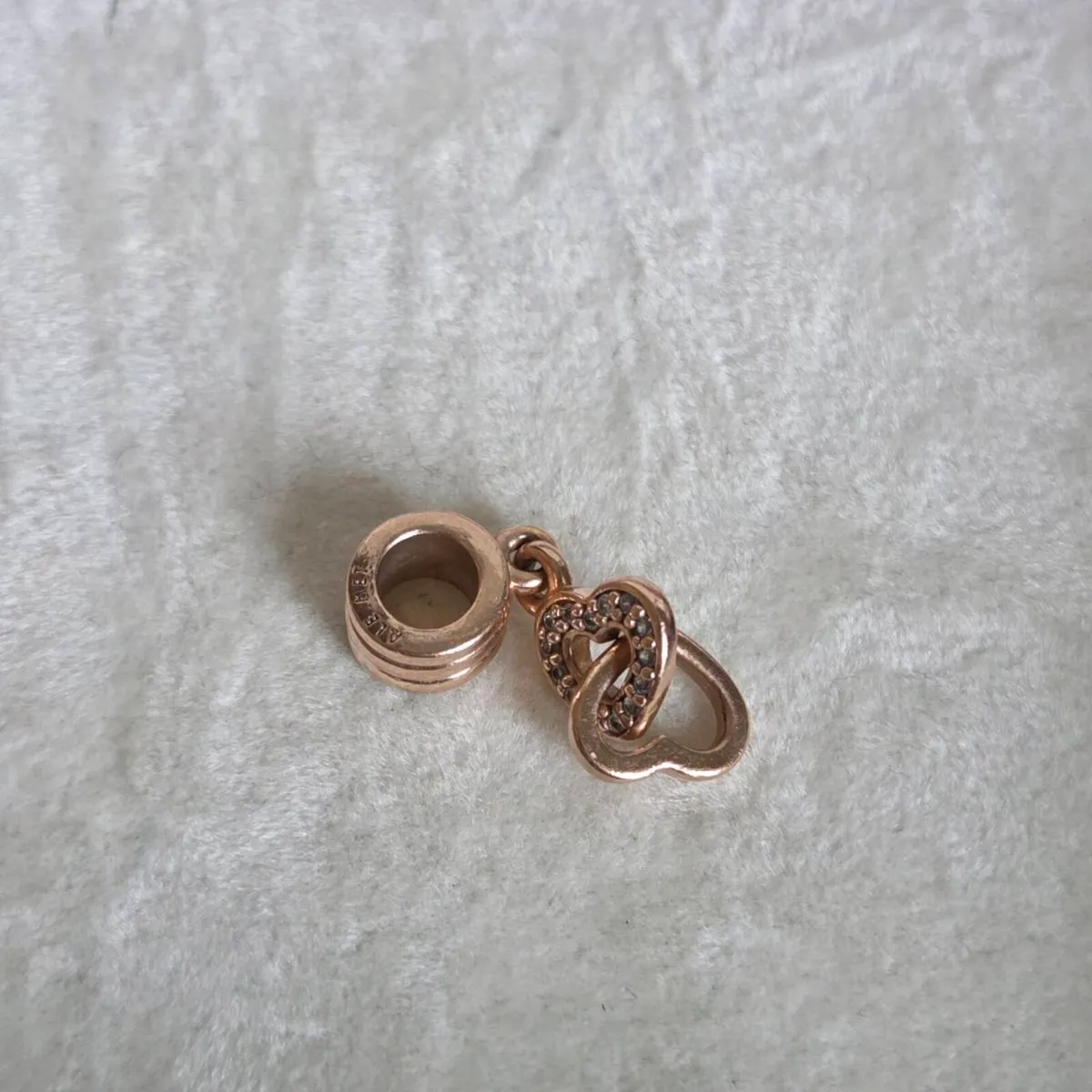 Pandora charm rose gold interlocking hearts - Image 3