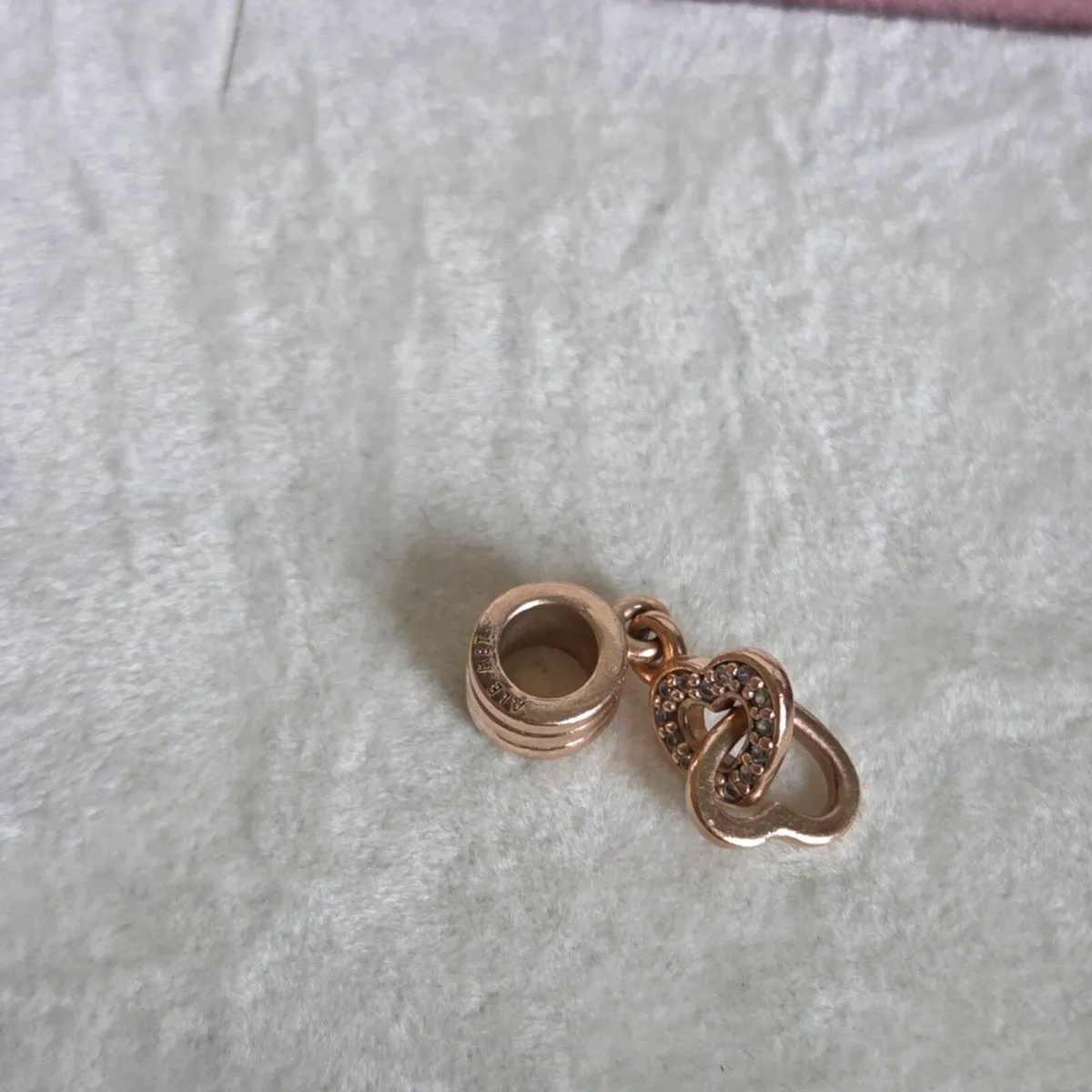Pandora charm rose gold interlocking hearts - Image 4