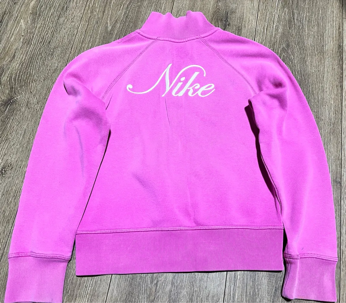 Nike top in perfect condition - Image 1