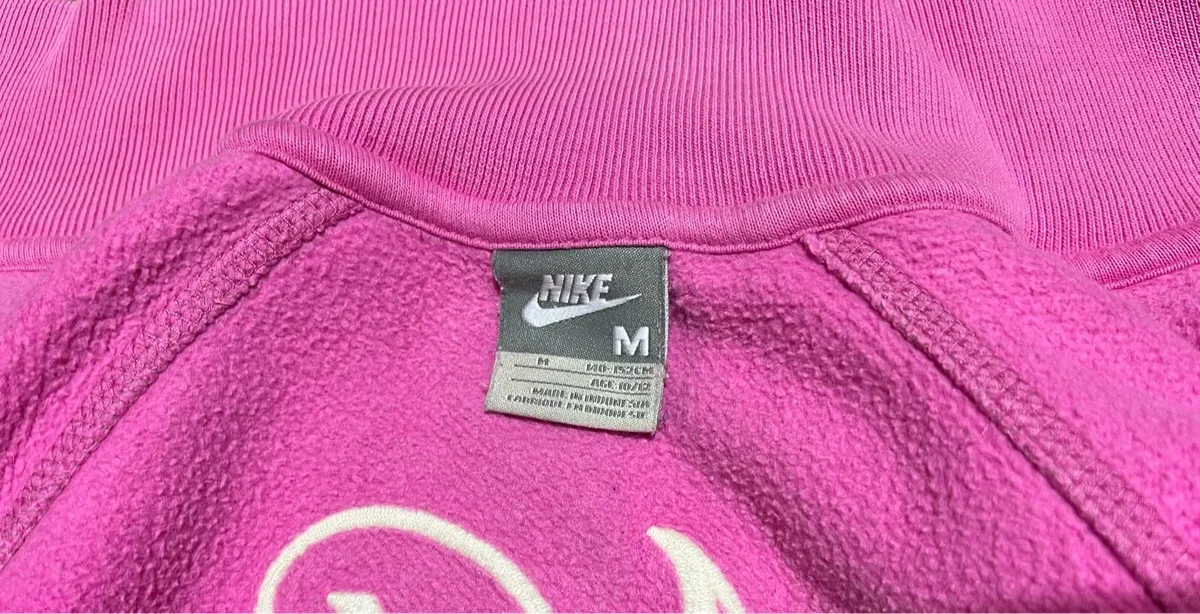 Nike top in perfect condition - Image 4