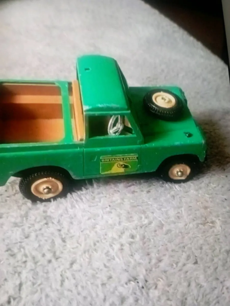 VINTAGE  BRITAIN'S DIE-CAST VINTAGE FARM TRUCK. - Image 1
