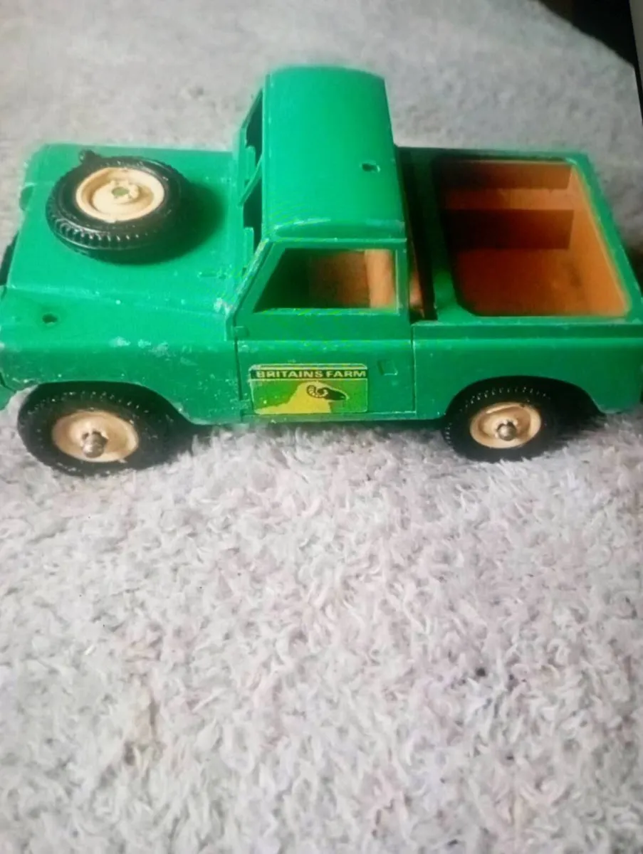 VINTAGE  BRITAIN'S DIE-CAST VINTAGE FARM TRUCK. - Image 3