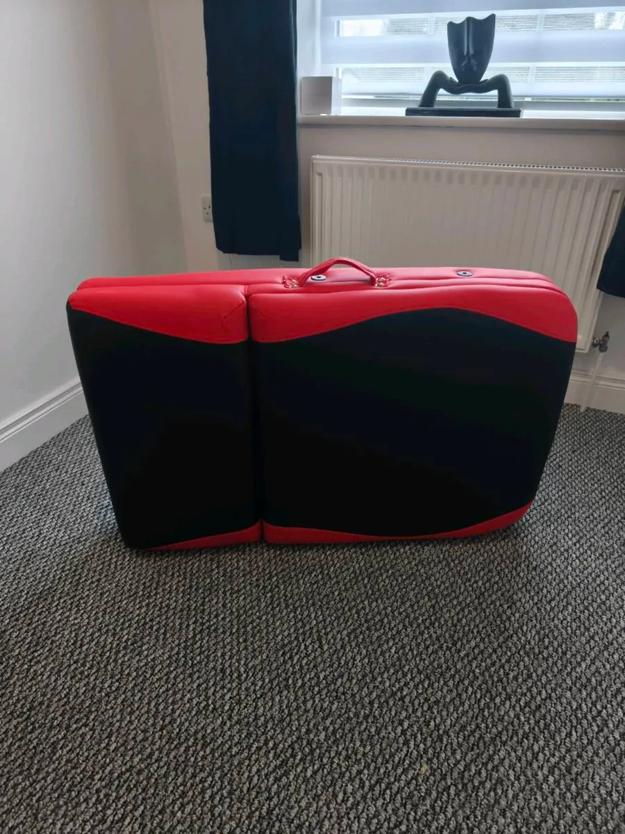 Massage/ Therapy bed with Stool - Image 4