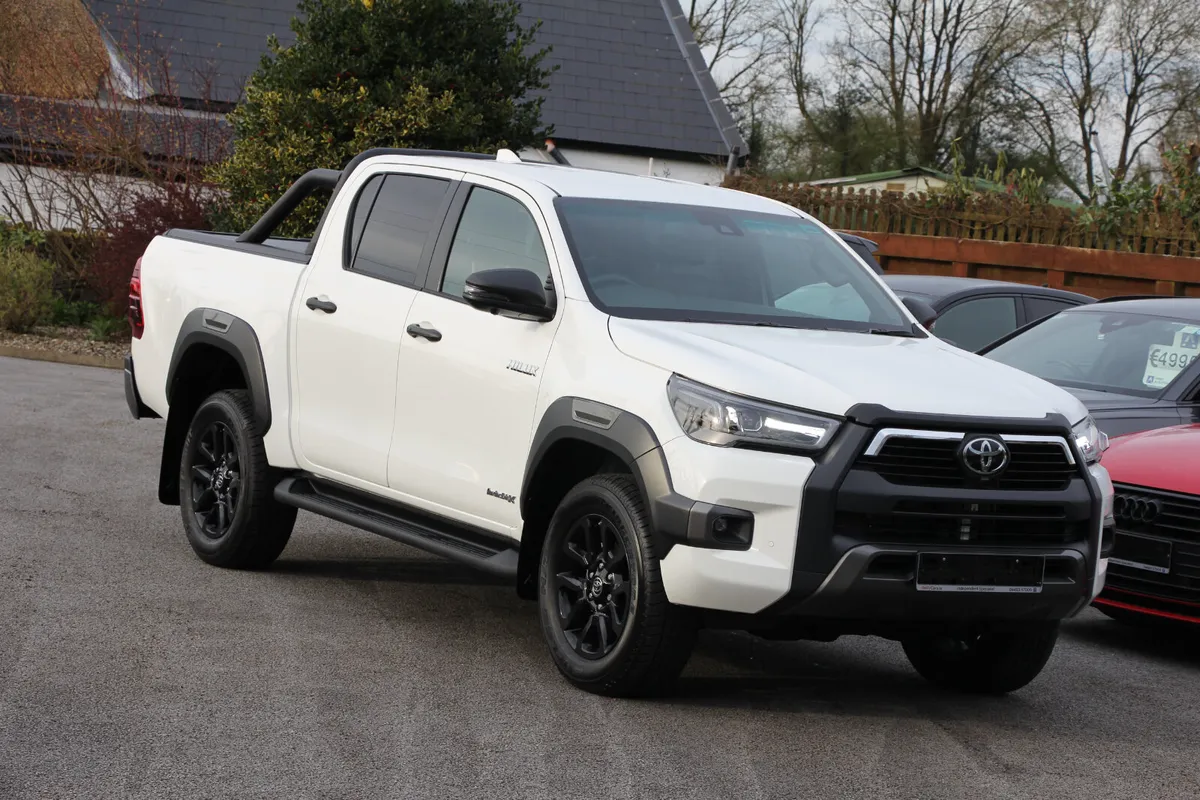 Hilux Invincible X *360 cameras*Rear cameras - Image 1