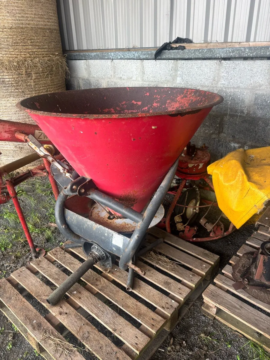 Fertiliser Spreader - Image 2