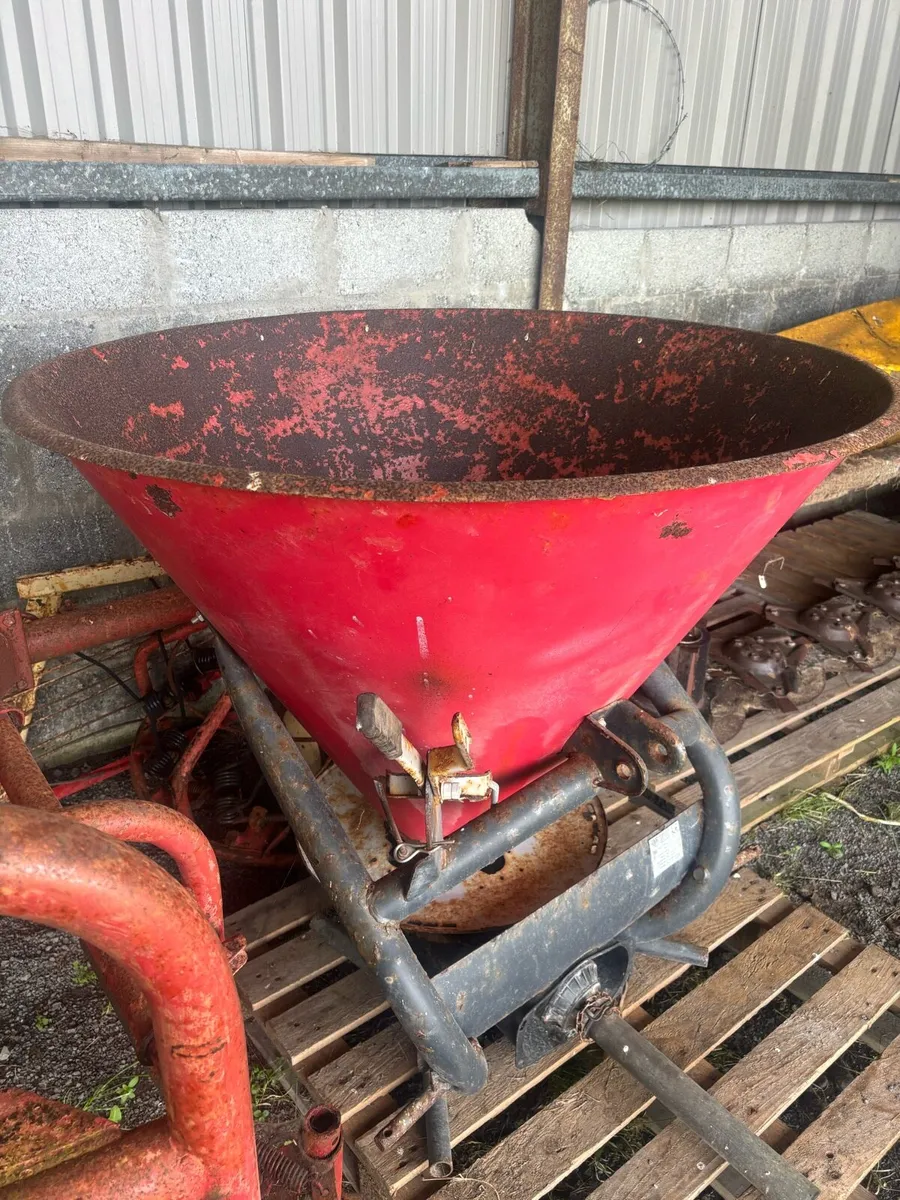 Fertiliser Spreader - Image 3