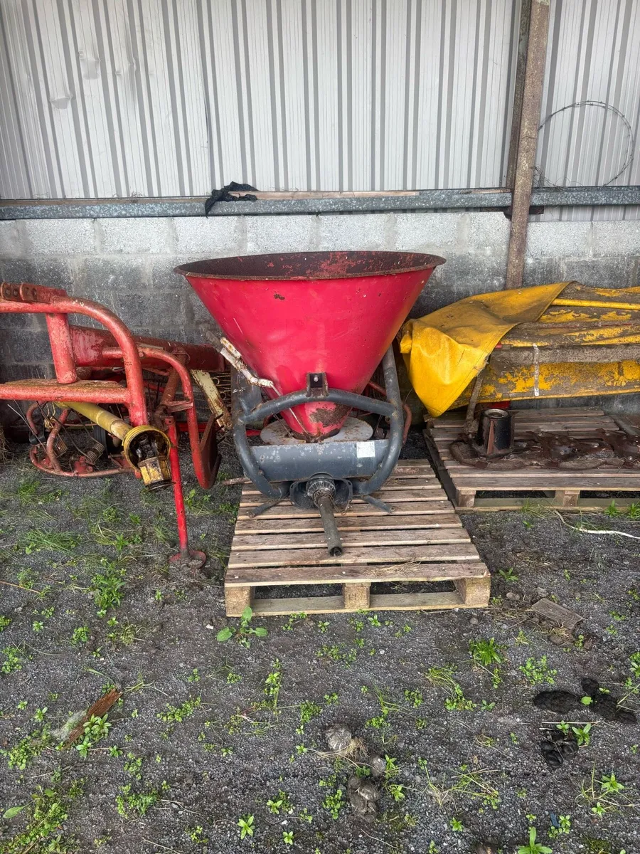 Fertiliser Spreader - Image 1