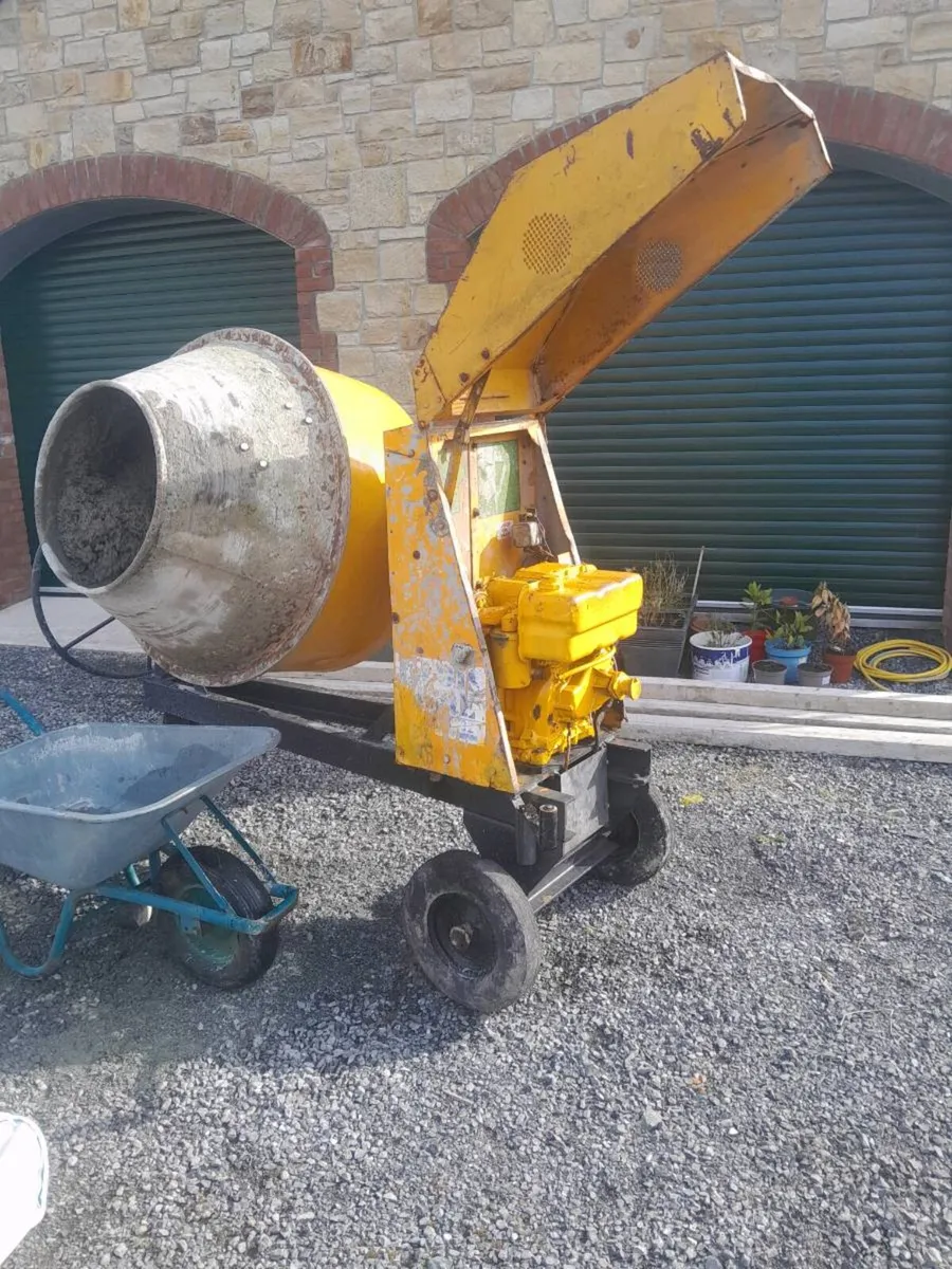 Cement mixer - Image 1