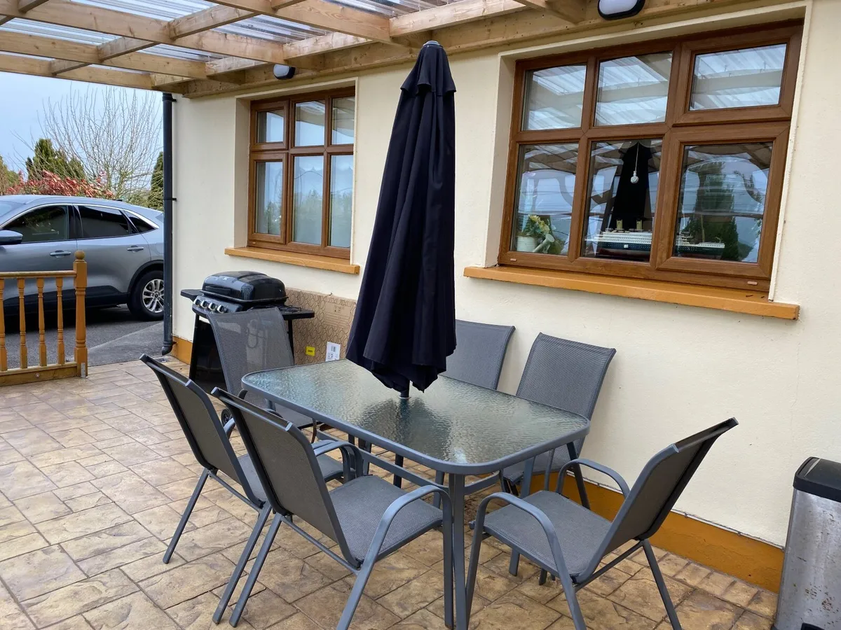 Patio table & chairs - Image 2