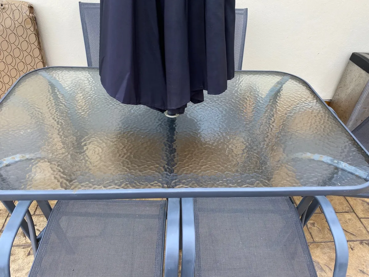 Patio table & chairs - Image 3