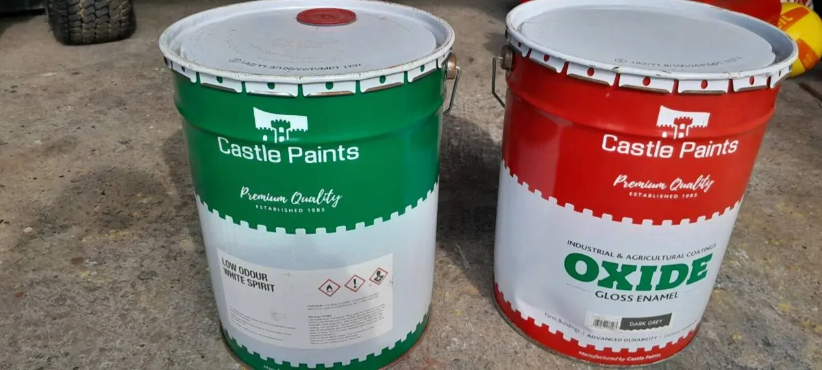 Gray oxide and white spirt.