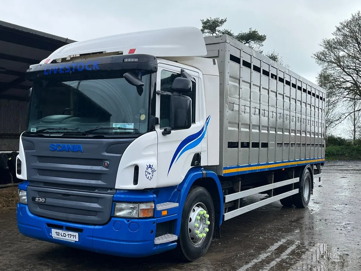 2012 SCANIA P230 CATTLE TRUCK - Image 1