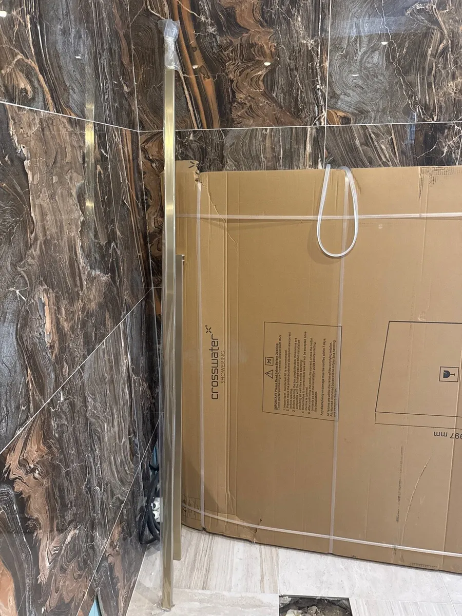 Crosswater walk in shower screen - Image 3
