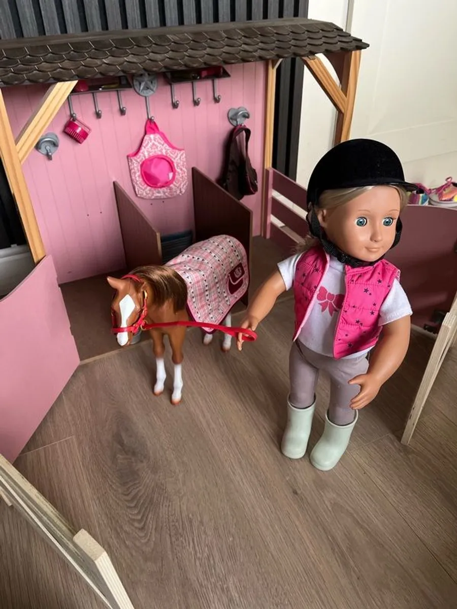Our generation stable, horses and doll - Image 4