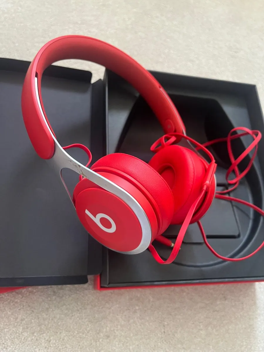 Apple beats over headphones - Image 2